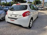 Usata Peugeot 208 68 CV (50 kW) 2015 Bianco banquise Utilitaria