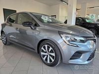 Usata Renault Clio V Equilibre 101 CV (74 kW) 2023 Grigio Berlina