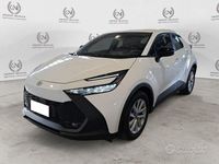 Usata Toyota C-HR Active 122 CV (89 kW) 2024 Bianco SUV