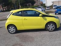 Usata Toyota Aygo 69 CV (50 kW) 2018 Giallo Utilitaria