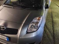 Usata Toyota Yaris 90 CV (66 kW) 2007 Grigio Utilitaria