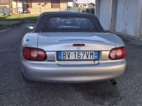Usata Mazda MX5 110 CV (80 kW) 2001 Grigio Cabrio