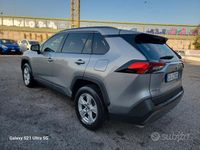 Usata Toyota RAV4 Hybrid Active 218 CV (160 kW) 2020 Grigio SUV