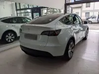 Usata Tesla Model Y Long Range AWD 324 kW (441 CV) 2022 Bianco perla micalizzato SUV
