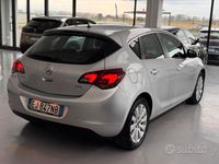 Usata Opel Astra Cosmo 110 CV (80 kW) 2011 Grigio Berlina