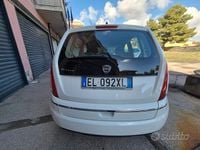 Usata Lancia Musa Gold 95 CV (69 kW) 2012 Bianco Monovolume