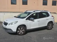 Usata Peugeot 2008 Allure 82 CV (60 kW) 2015 Bianco SUV