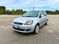 Usata Ford Fiesta Titanium 68 CV (50 kW) 2006 Argento Utilitaria