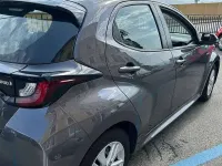 Usata Toyota Yaris Hybrid Active 92 CV (67 kW) 2021 Grigio Berlina