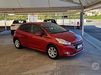 Usata Peugeot 208 Allure 68 CV (50 kW) 2014 Rosso Utilitaria
