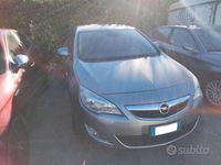 Usata Opel Astra 140 CV (102 kW) 2011 Grigio Berlina