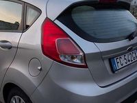 Usata Ford Fiesta 75 CV (55 kW) 2016 Argento Berlina