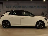 Usata Opel Corsa-e Elegance 100 kW (136 CV) 2021 Bianco Utilitaria