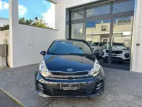 Usado Kia Rio 75 CV (55 kW) 2016 Gris Utilitario