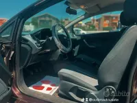 Usata Ford Fiesta 49 CV (36 kW) 2010 Rosso Utilitaria
