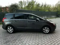 Usata Peugeot 5008 114 CV (83 kW) 2013 Grigio Monovolume