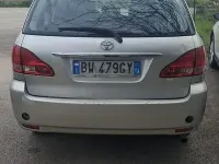 Usata Toyota Avensis Verso 116 CV (85 kW) 2001 Grigio Monovolume