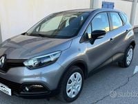 Usata Renault Captur Life 90 CV (66 kW) 2016 Grigio SUV