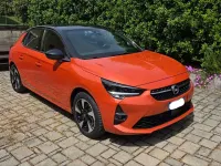 Usata Opel Corsa-e GS Line 100 kW (136 CV) 2021 Arancione Utilitaria