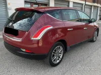 Usata Lancia Delta Gold 120 CV (88 kW) 2011 Rosso Utilitaria