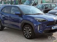 Second-hand Toyota Yaris Hybrid Trend 120 CP (88 kW) 2022 Albastru Monovolum