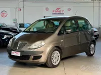 Usata Lancia Musa 95 CV (69 kW) 2005 Marrone Monovolume