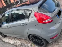 Usata Ford Fiesta 70 CV (51 kW) 2011 Grigio Utilitaria