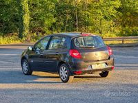 Usata Renault Clio II Luxe 75 CV (55 kW) 2009 Nero Berlina
