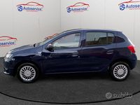 Usata Dacia Sandero Lauréate 75 CV (55 kW) 2015 Blu Berlina