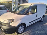 Usata Fiat Doblò Business 105 CV (77 kW) 2021 Bianco pastello Monovolume