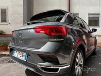 Usata VW T-Roc Advance 116 CV (85 kW) 2019 Grigio SUV