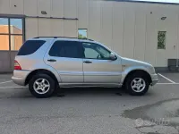 Usata Mercedes ML270 163 CV (119 kW) 2003 Grigio SUV