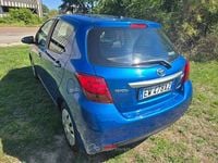 Usata Toyota Yaris Hybrid Active 75 CV (55 kW) 2014 Blu Berlina