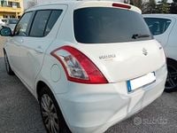 Usata Suzuki Swift 94 CV (69 kW) 2012 Bianco Utilitaria