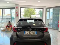 Usata Toyota Yaris Trend 72 CV (52 kW) 2022 Grigio Utilitaria