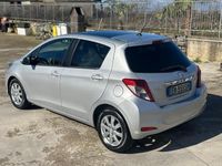 Usata Toyota Yaris Lounge 90 CV (66 kW) 2012 Argento Utilitaria