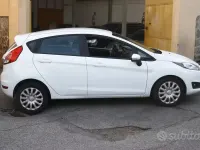 Begagnad Ford Fiesta 75 HK (55 kW) 2014 Vit Halvkombi