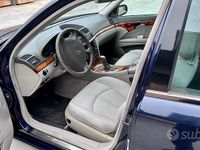 Usata Mercedes E220 150 CV (110 kW) 2003 Blu Berlina