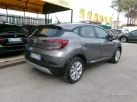 Usata Renault Captur 116 CV (85 kW) 2021 Grigio SUV