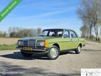Usata Mercedes 200 60 CV (44 kW) 1982 Verde Berlina