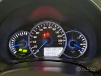 Second-hand Toyota Yaris Hybrid Lounge 75 CP (55 kW) 2013 Albastru Berlinǎ