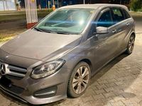 Usata Mercedes 180 109 CV (80 kW) 2015 Grigio Berlina