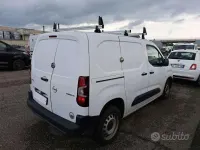 Usata Opel Combo 101 CV (74 kW) 2021 Bianco Monovolume