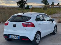 Usata Kia Rio 75 CV (55 kW) 2013 Bianco Utilitaria