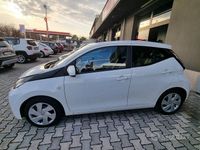 Usata Toyota Aygo X-play 69 CV (50 kW) 2016 Bianco Utilitaria
