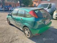 Usata Ford Focus Ghia 100 CV (73 kW) 2000 Verde Berlina