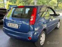Usata Ford Fiesta Ghia 75 CV (55 kW) 2007 Blu Utilitaria