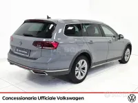 Usata VW Passat 200 CV (147 kW) 2024 Grigio Station wagon