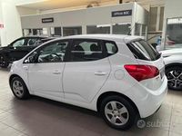 Begagnad Kia Venga Active 90 HK (66 kW) 2019 Vit Halvkombi
