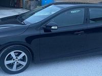 Usata Volvo V40 Kinetic 120 CV (88 kW) 2016 Nero Berlina